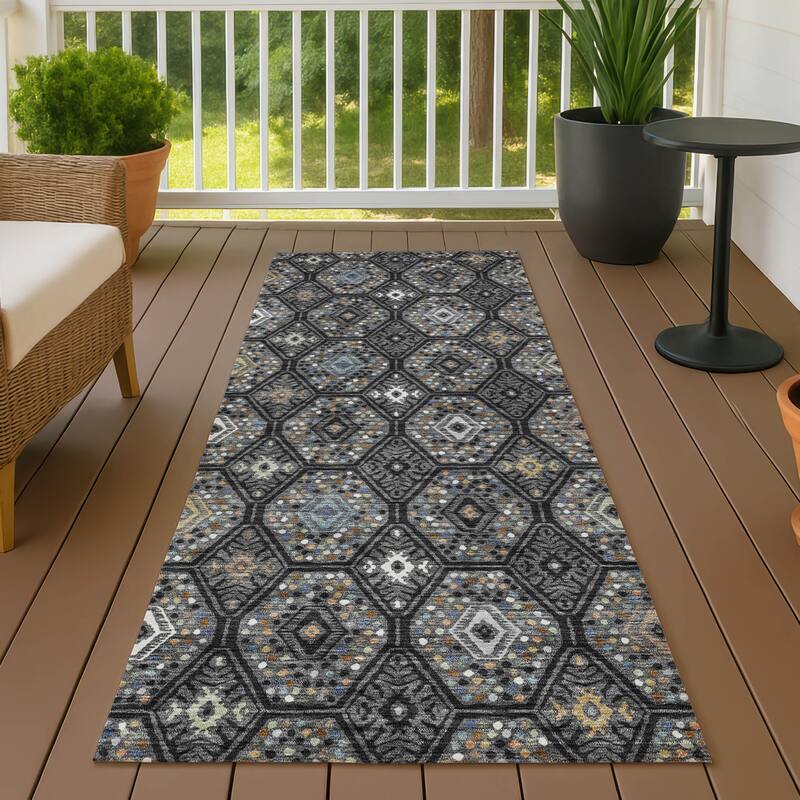 Machine Washable Indoor/ Outdoor Modern Hexi Chantille Rug - Black - 2'3" x 7'6"