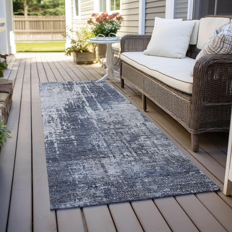 Machine Washable Indoor/ Outdoor Chantille Abstract Ombre Rug - Navy - 2'3" x 7'6"