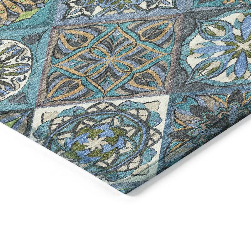 Machine Washable Indoor/ Outdoor Traditional Mosaic Chantille Rug
