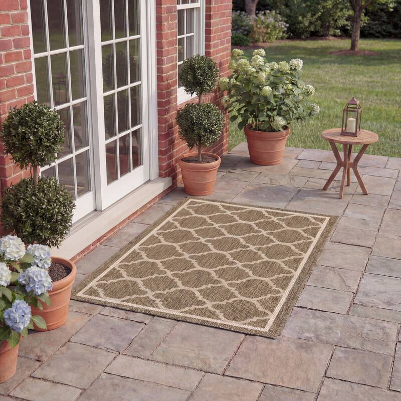 SAFAVIEH Courtyard Kristelle Indoor/ Outdoor Waterproof Patio Backyard Rug