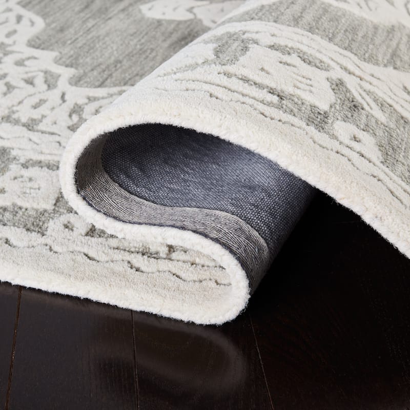 SAFAVIEH Handmade Micro-Loop Gerhild Medallion Wool Rug