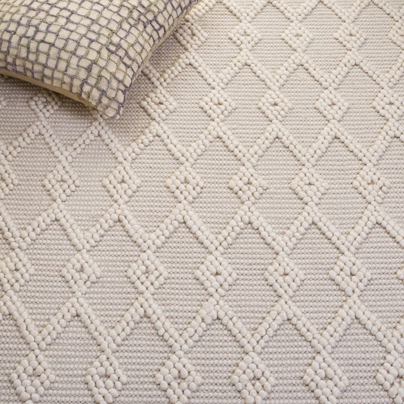 SAFAVIEH Handmade Natura Maddy Raised Textured Wool Blend Rug