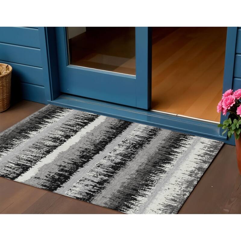 HomeRoots Striped Transitional Rectangle Outdoor Rug - 3' x 5'
