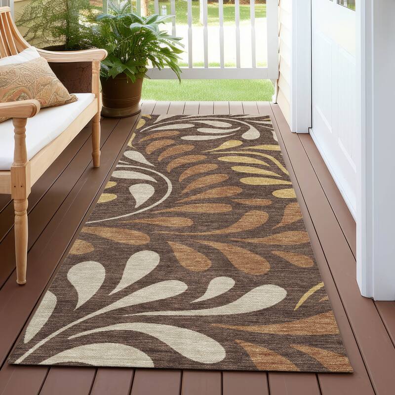Machine Washable Indoor/ Outdoor Floral Arabesque Chantille Rug - Fudge - 2'3" x 7'6"