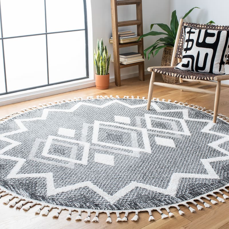 SAFAVIEH Moroccan Tassel Shag Portia Tribal 0.75-inch Thick Rug - 6'7" Round - Ivory/Black