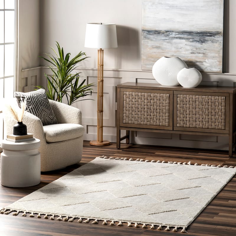 Nuloom Marissa High/Low Diamond Tassel Area Rug - 6' 7" x 9' - Off White - Rectangle