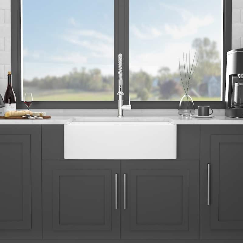 33" Farmhouse Single Bowl Ceramic Kitchen Sink in White - 33'' x 21'' x 10'' - White - 33'' x 21'' x 10''
