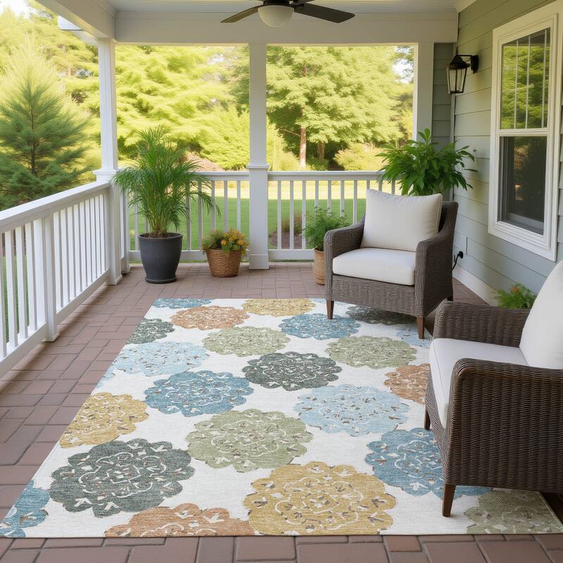 Machine Washable Indoor/ Outdoor Global Motif Chantille Rug