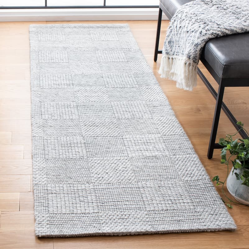 SAFAVIEH Marbella Gianangela Wool Rug - 2'3" x 8' Runner - Light Grey