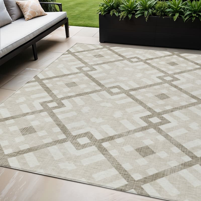 HomeRoots Geometric Transitional Rectangle Outdoor Rug - 5' X 8'