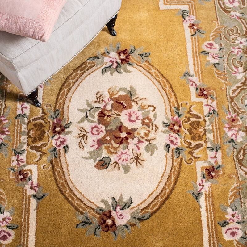 SAFAVIEH Handmade Classic Mira Traditional Oriental Wool Rug