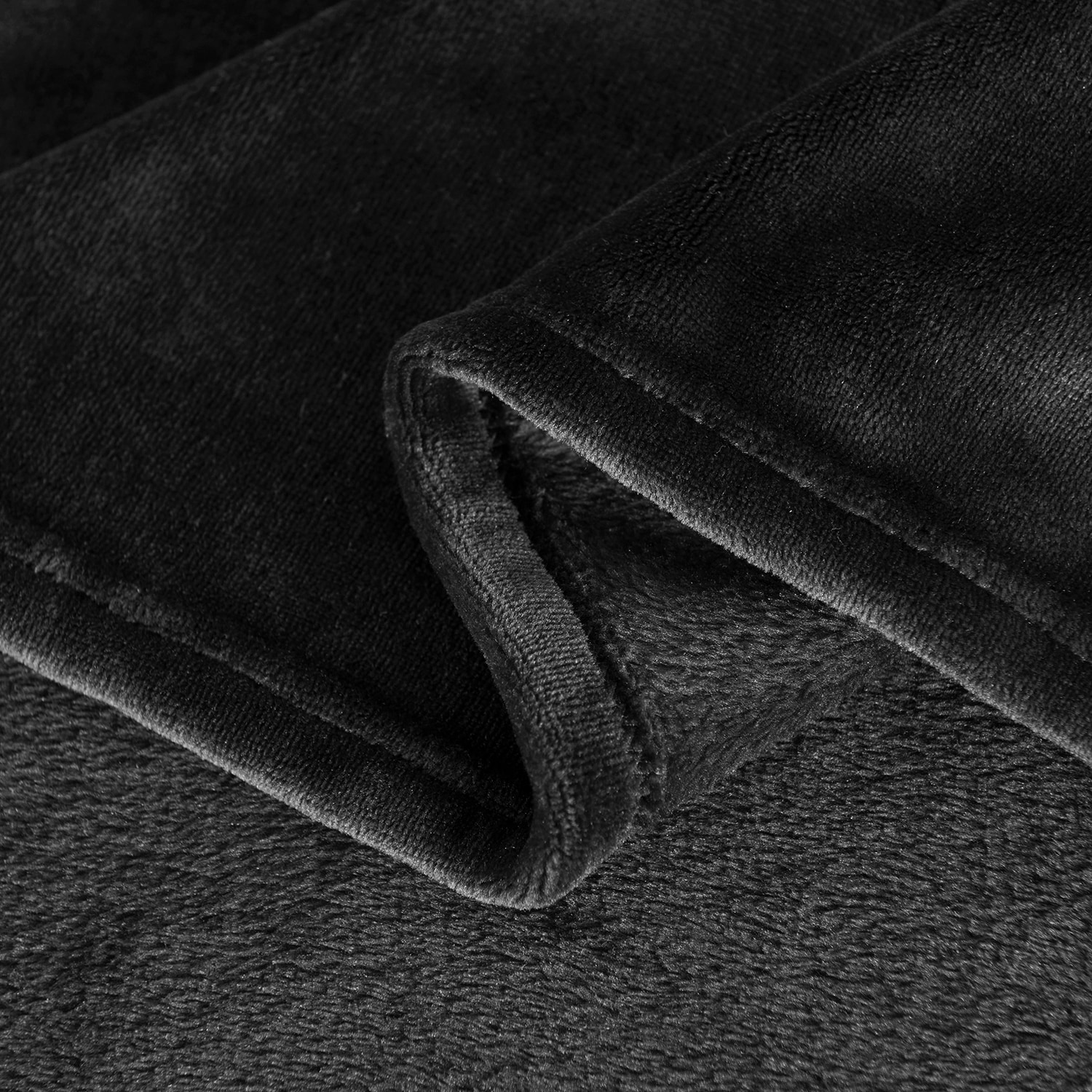 Luxury Soft Flannel Fleece Blanket for All Seasons  -image