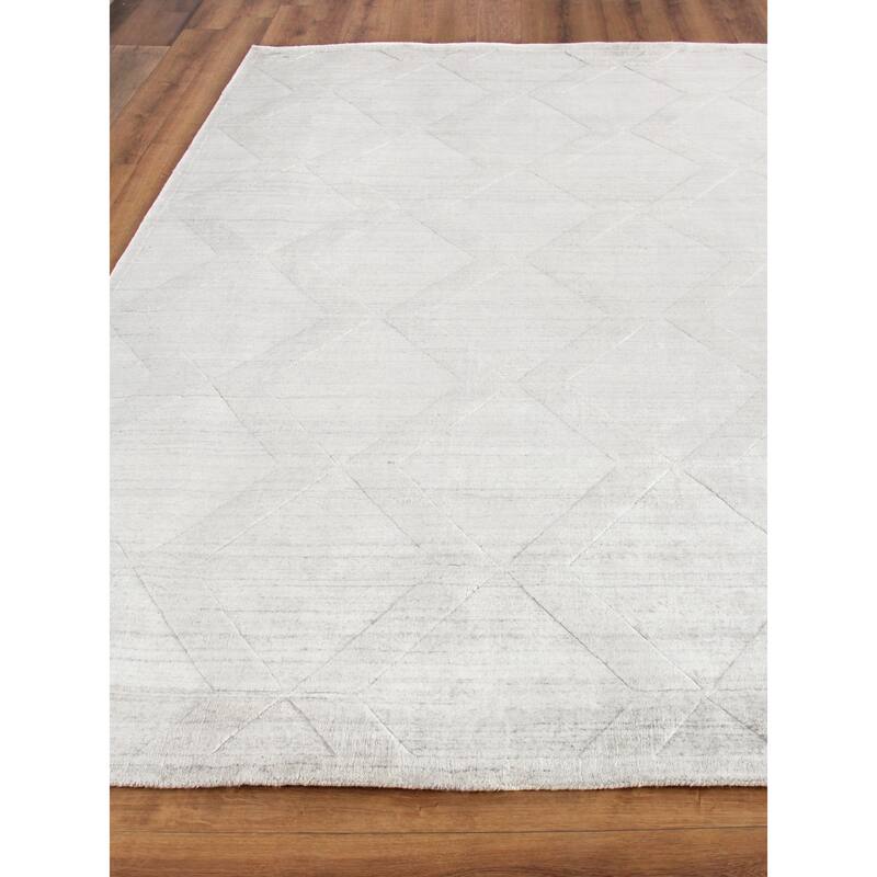 EXQUISITE RUGS Castelli Hand-loomed Bamboo Silk/Wool Ivory Area Rug.