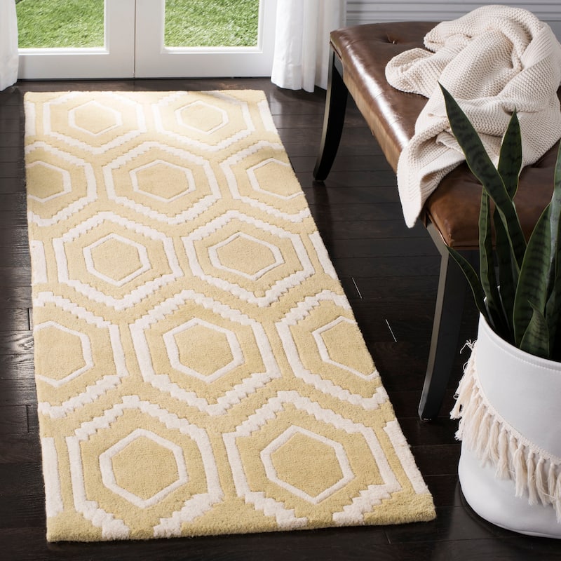 SAFAVIEH Handmade Chatham Altrud Moroccan Modern Wool Rug - 2'3" x 7' Runner - Light Gold/Ivory
