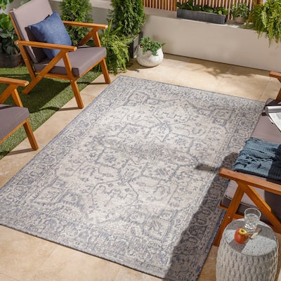 Livabliss Farrah Traditional Medallion Indoor/ Outdoor Area Rug