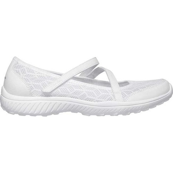 skechers be light eyes on me