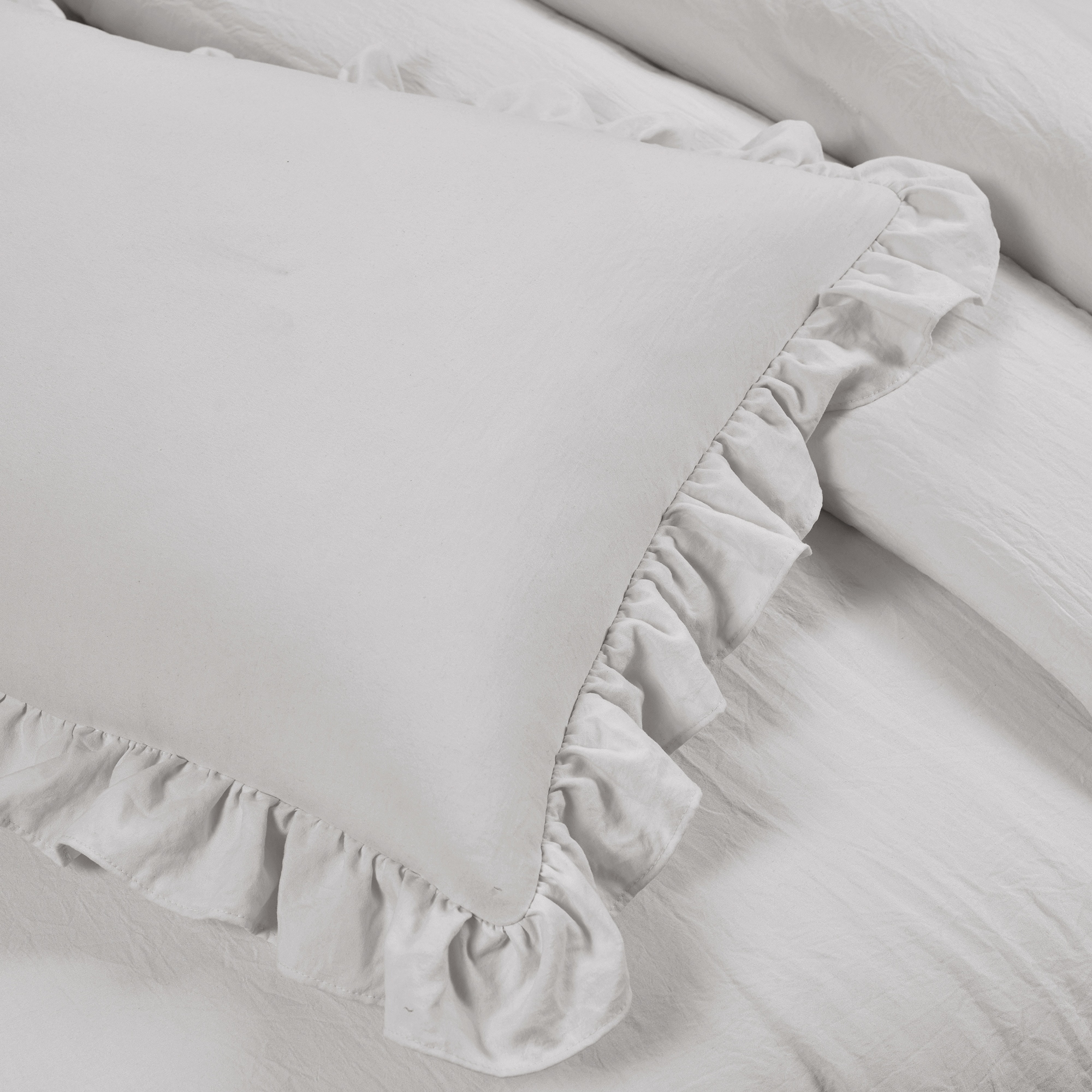Lush Decor Reyna 4 Piece Ruffle Sheet Set, King, White並行輸入 : Lush Decor - Comforter Set, Soft Ruffled Bedding with