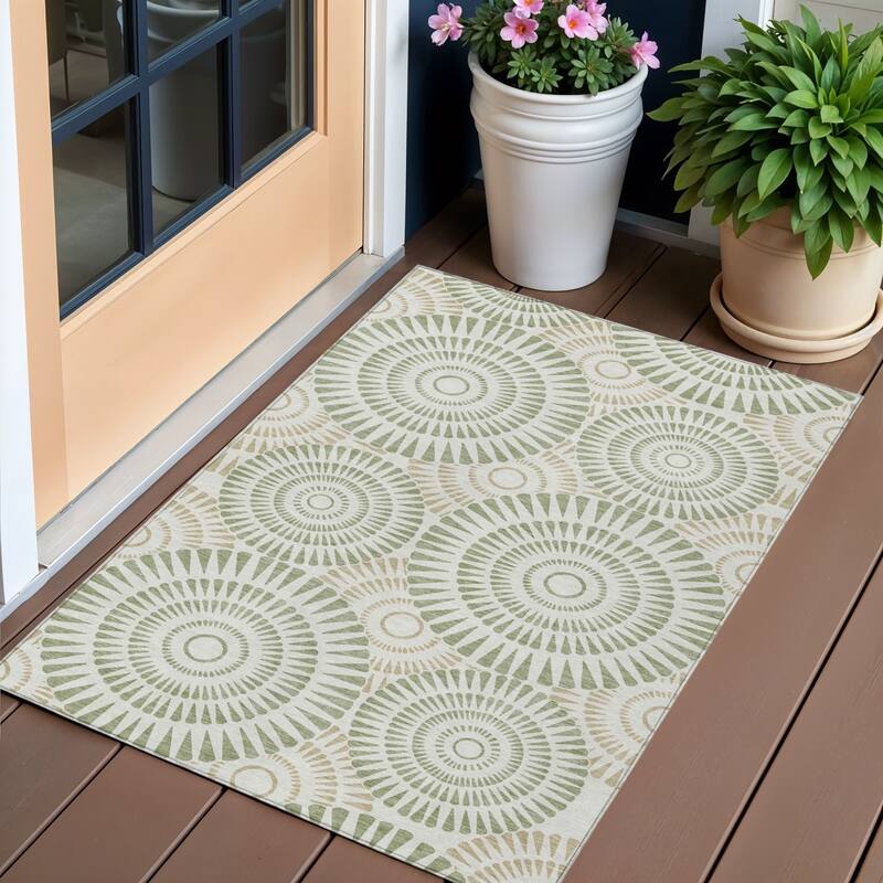 HomeRoots Geometric Transitional Rectangle Outdoor Rug - 3' x 5'