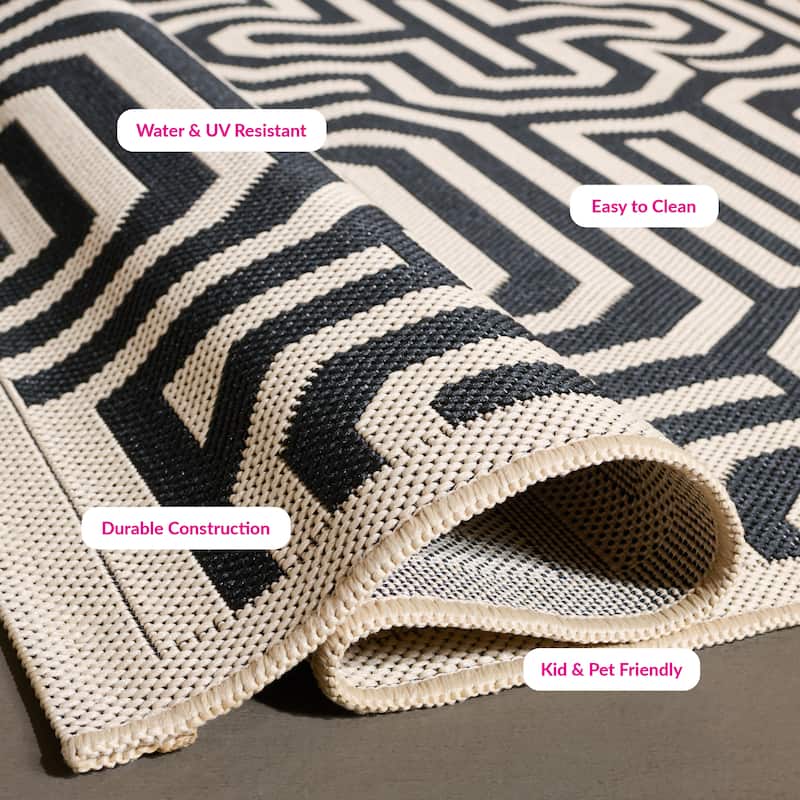 SAFAVIEH, Courtyard Gerdine Indoor/ Outdoor Waterproof Patio Backyard Rug
