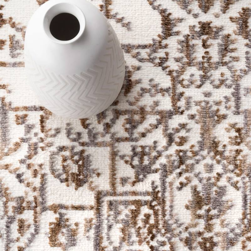 Nuloom Transitional Vintage Lavish Mayen Medallion Area Rug