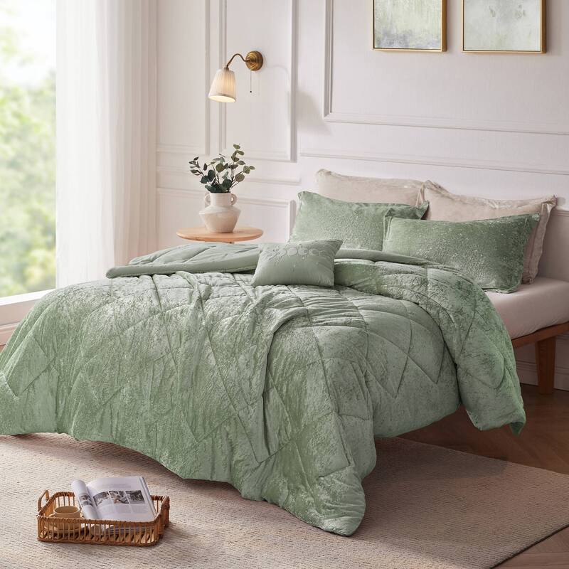 Intelligent Design Isabel Velvet Comforter Set