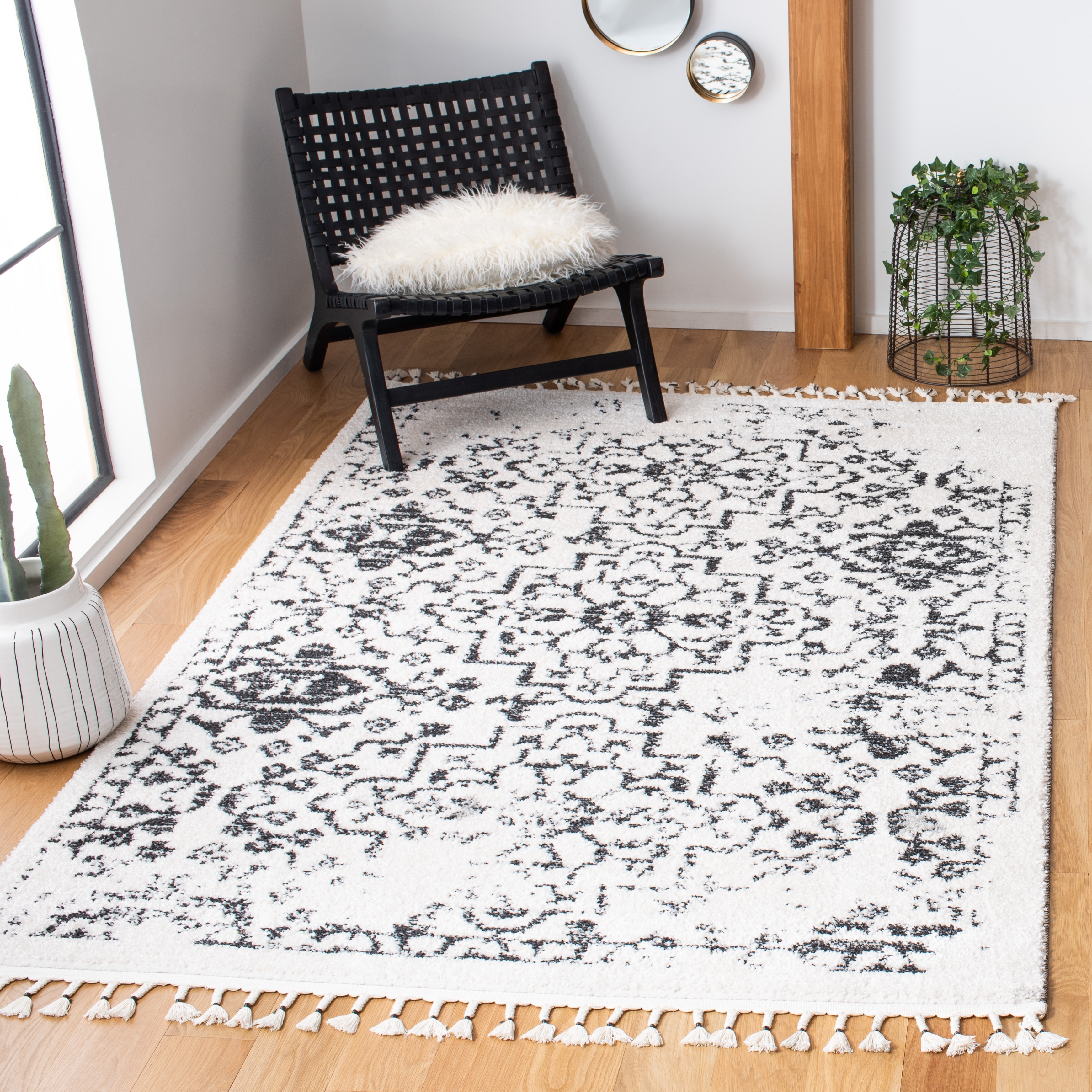SAFAVIEH Moroccan Tassel Shag Reatha 0.75-inch Thick Rug