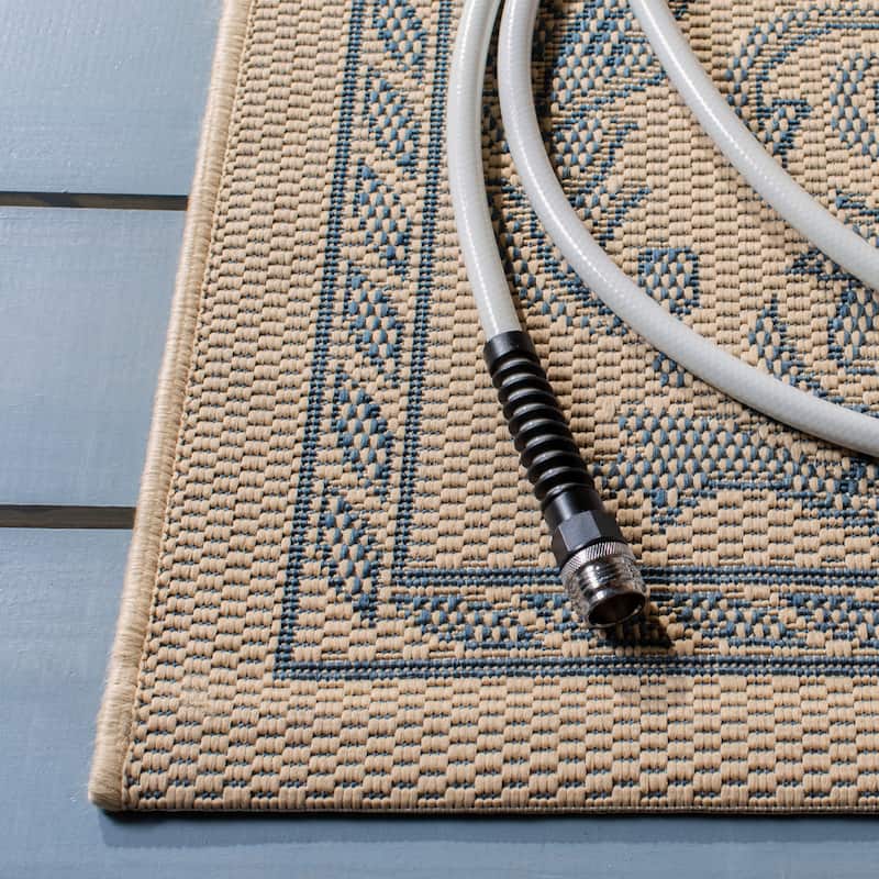 SAFAVIEH Courtyard Beverley Indoor/ Outdoor Waterproof Patio Backyard Rug