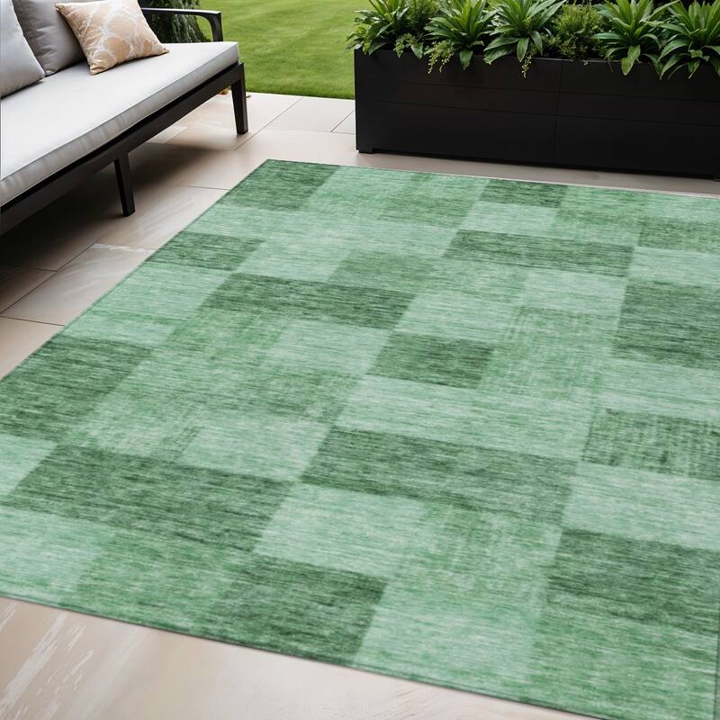 HomeRoots Geometric Transitional Rectangle Outdoor Rug - 5' X 8'