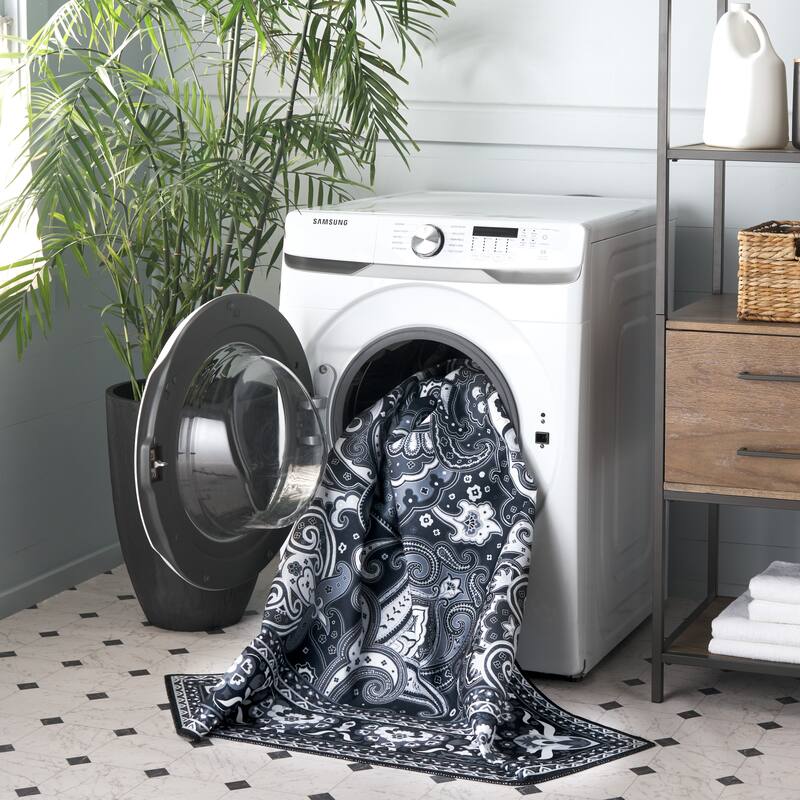 SAFAVIEH Arizona Maelys Machine Washable Slip Resistant Rug - 6' Round - Black/Grey