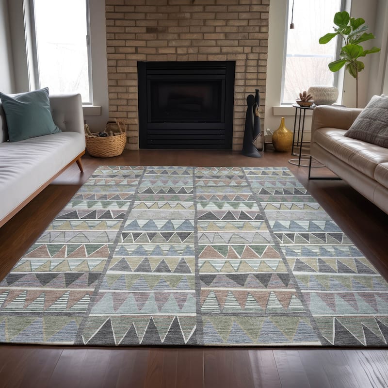 Machine Washable Indoor/Outdoor Casual Pennant Chantille Rug