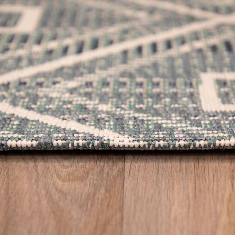 Annika Diamond Trellis Pattern Indoor/ Outdoor Area Rug