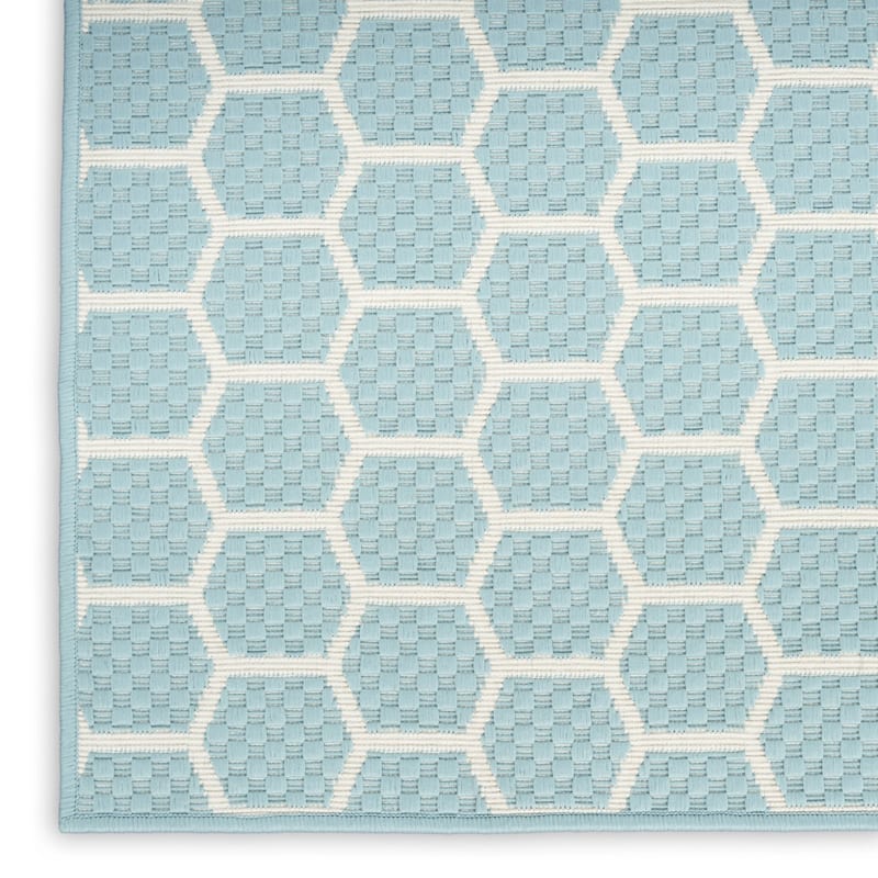 HomeRoots Geometric Modern Rectangle Outdoor Rug - 5' X 7'