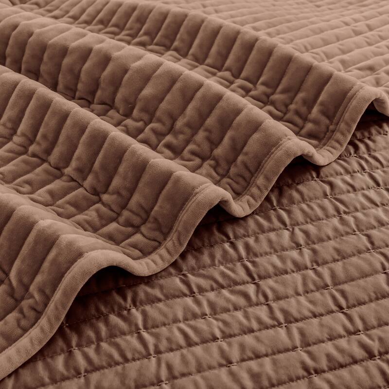 Wonderful Velvet 3 Piece Quilt Set