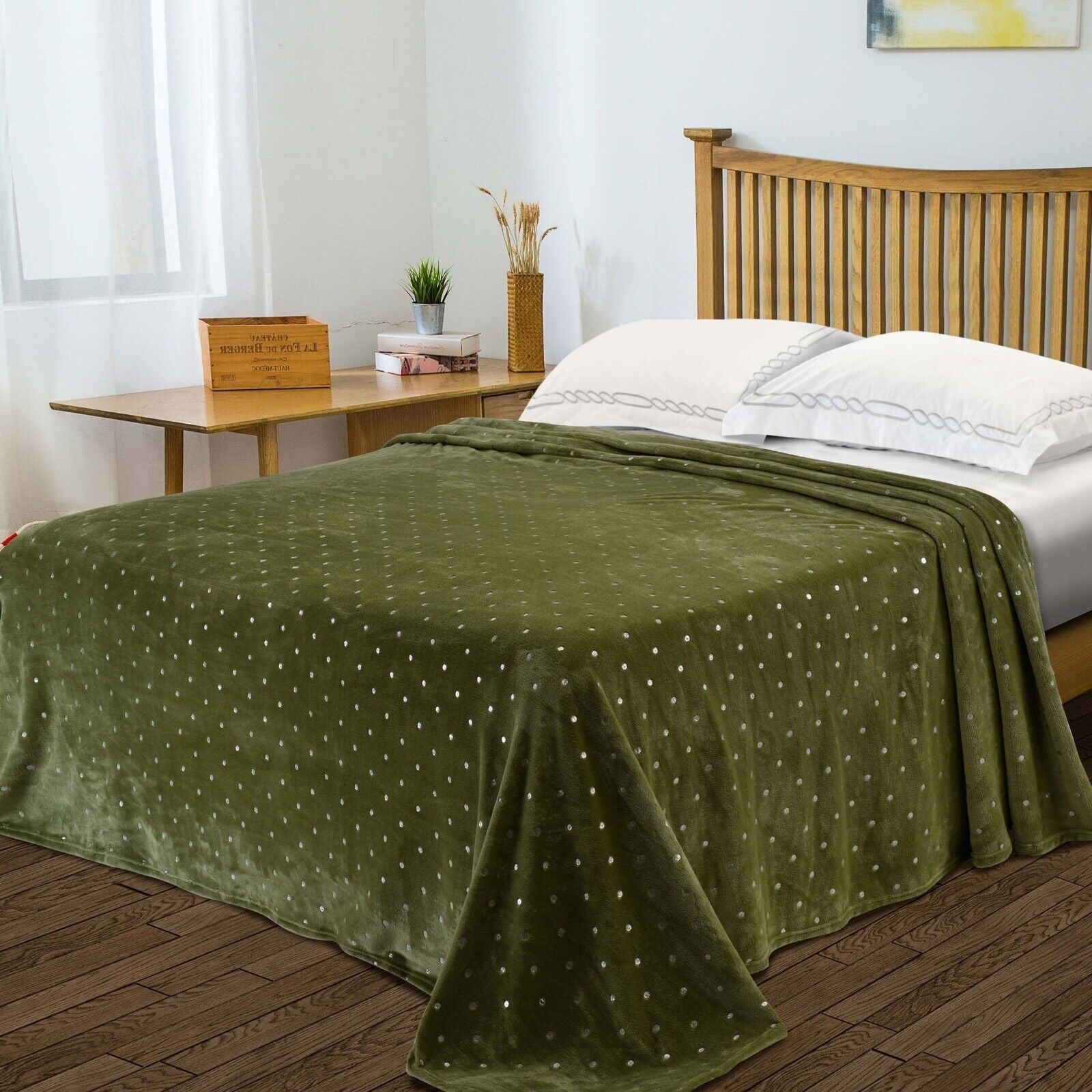 Soft Fluffy Polka Dot Fleece Throw Blanket