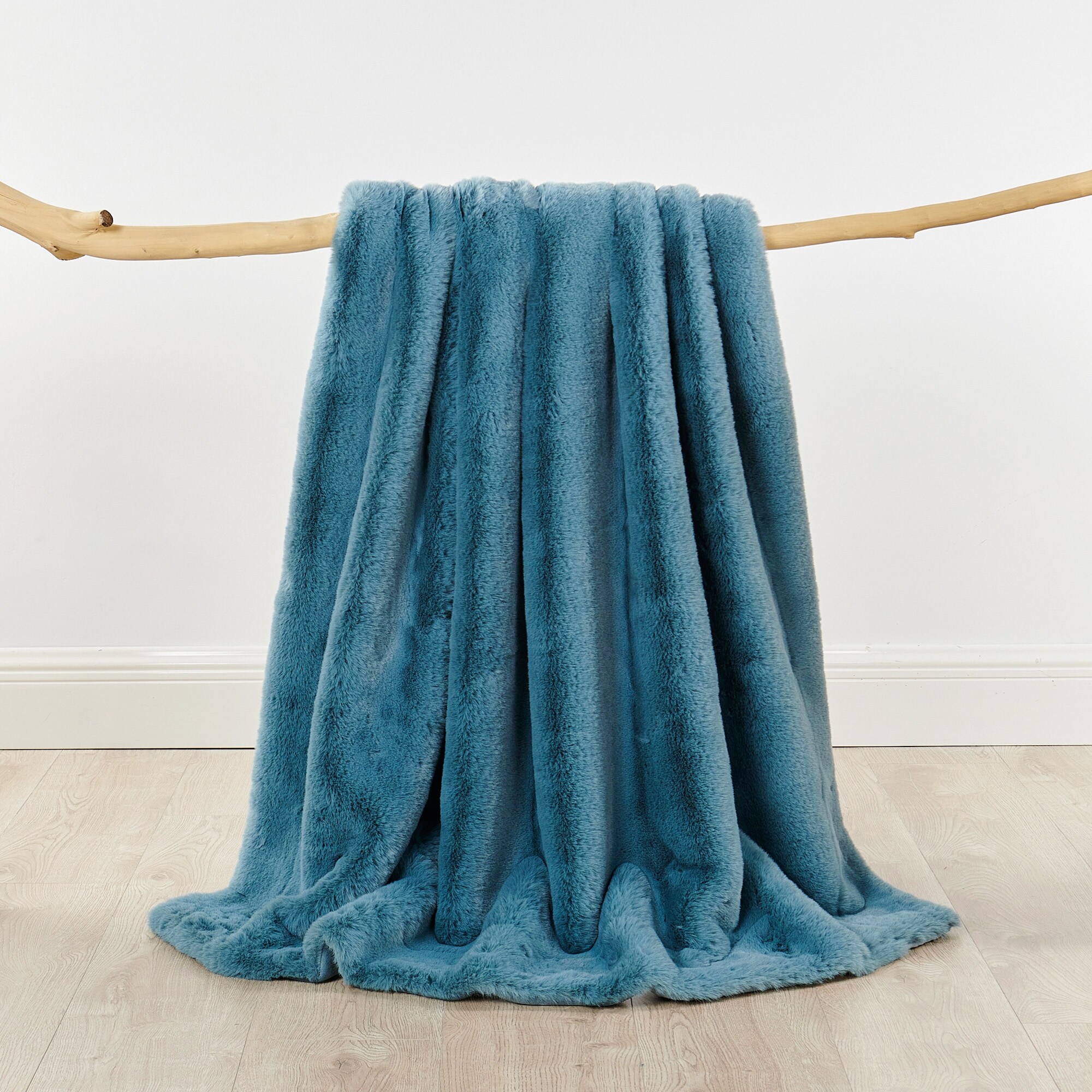 Heavy FauxFur Throw 50 x60 60 x80 Bed Bath Beyond 29485506