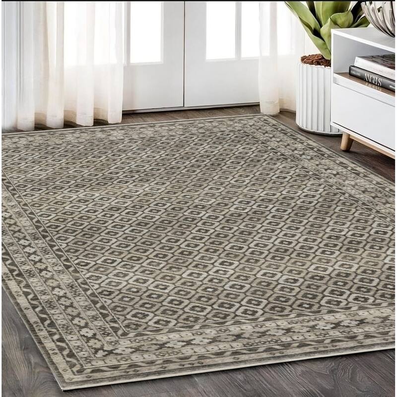 HomeRootsDiamond Traditional Rectangle Area Rug - 92.52' X '62.99' X '0.32