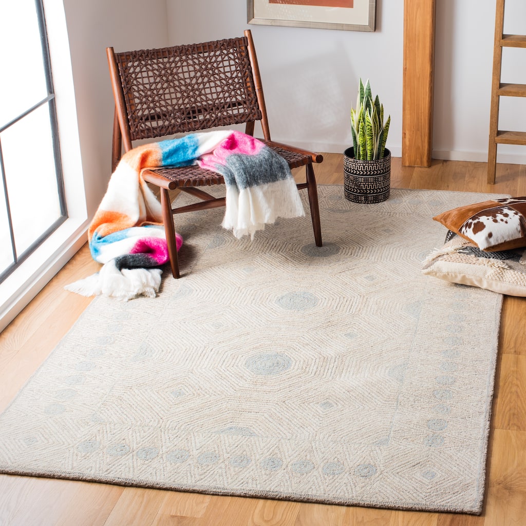 SAFAVIEH Handmade Micro-Loop Olgica Transitional Wool Rug