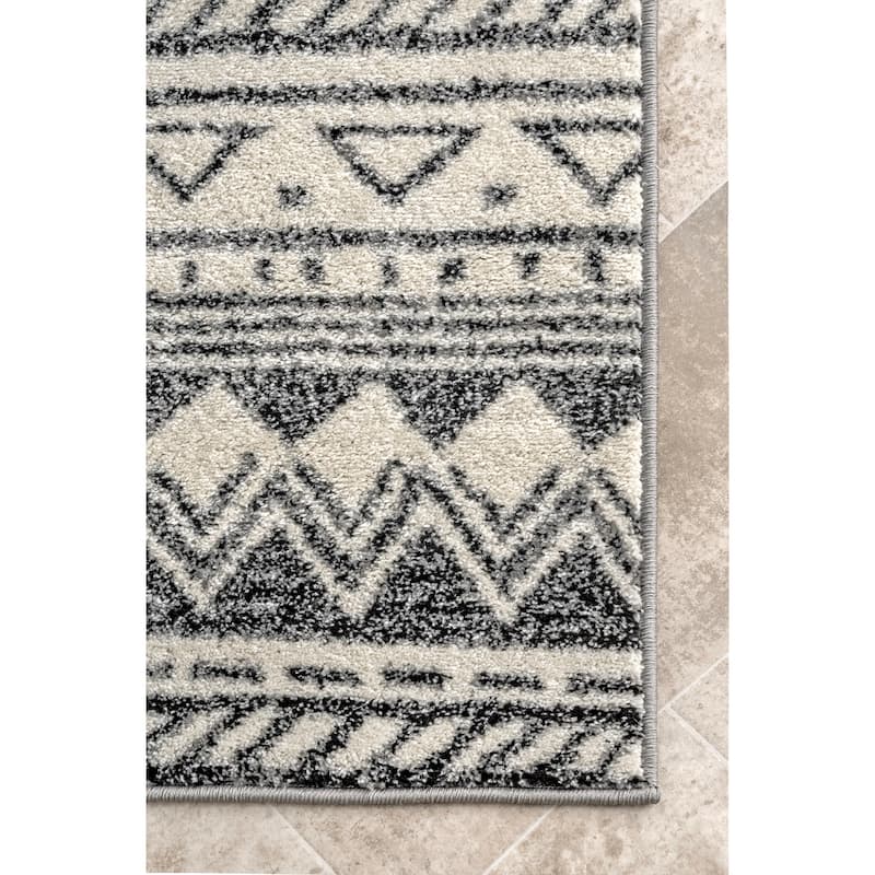 Nuloom Transitional Tribal Becky Area Rug