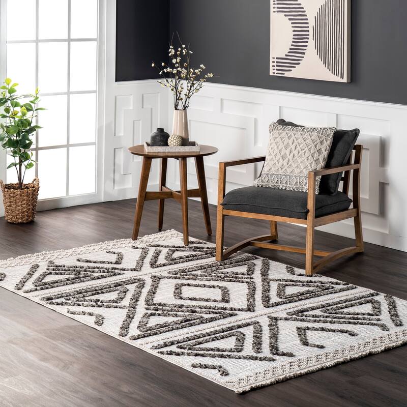 Nuloom Eilene Geometric Diamond Tasseled Area Rug - 5' x 8' - Light Grey - Rectangle
