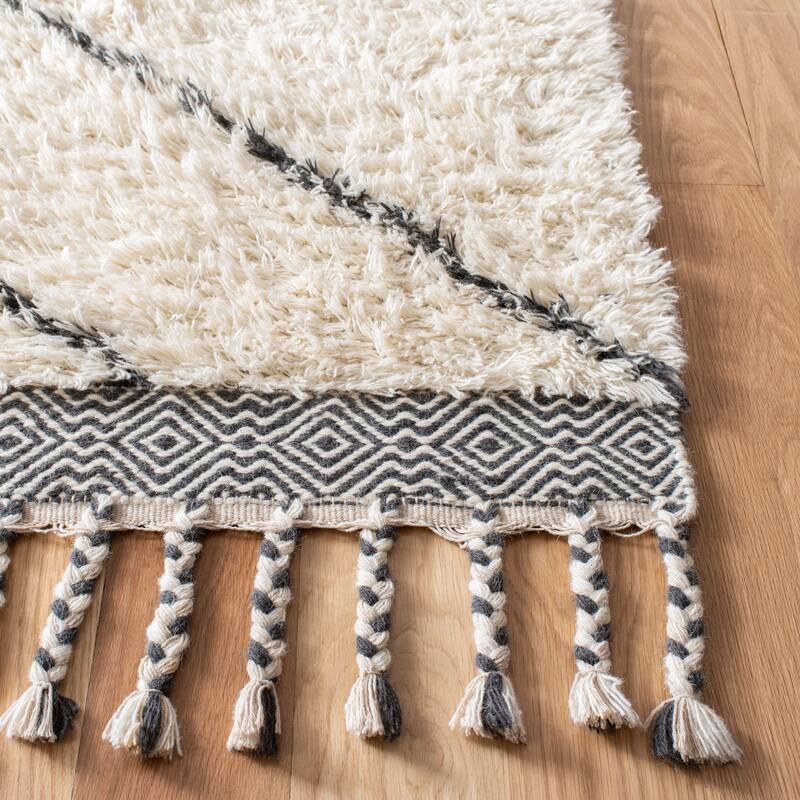 SAFAVIEH Handmade Casablanca Shag Efstathia Tribal Wool Rug