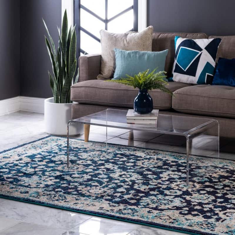 Traditional Koakburg Collection Area Rug