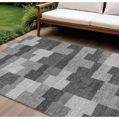 HomeRoots Geometric Transitional Rectangle Outdoor Rug