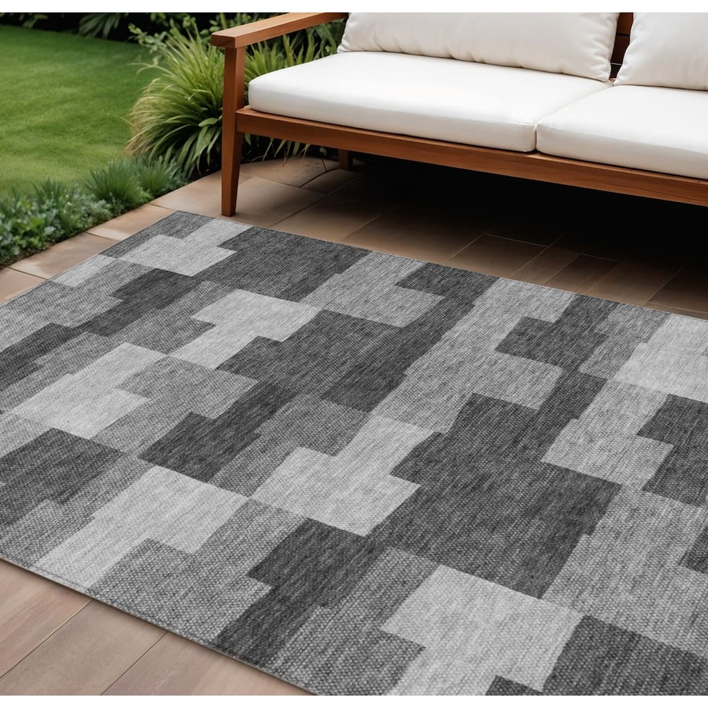 HomeRoots Geometric Transitional Rectangle Outdoor Rug