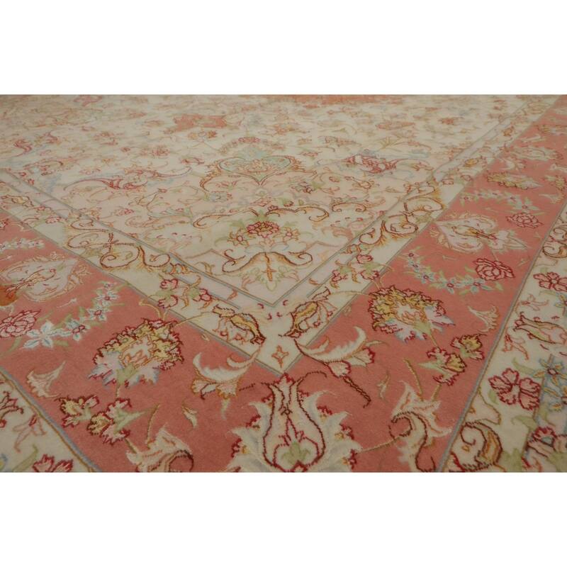 6'7''x9'11'' Hand Knotted Wool Ivory Traditional Rug - 6' 7'' x 9' 11''