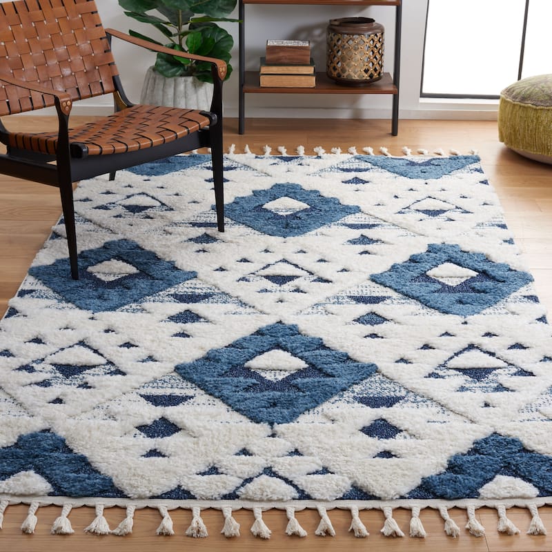 SAFAVIEH Moroccan Tassel Shag Kobi 2-inch Thick Rug - 5'3" x 7'6" - Blue/Ivory
