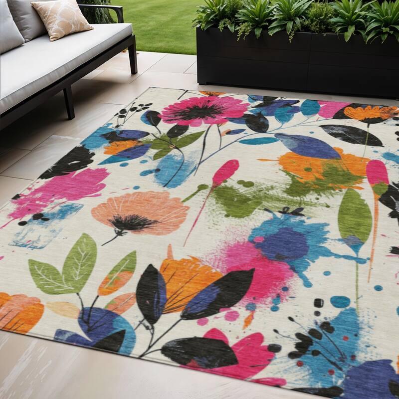 HomeRoots Floral Transitional Rectangle Outdoor Rug - Ivory/Pink - 5' X 8'