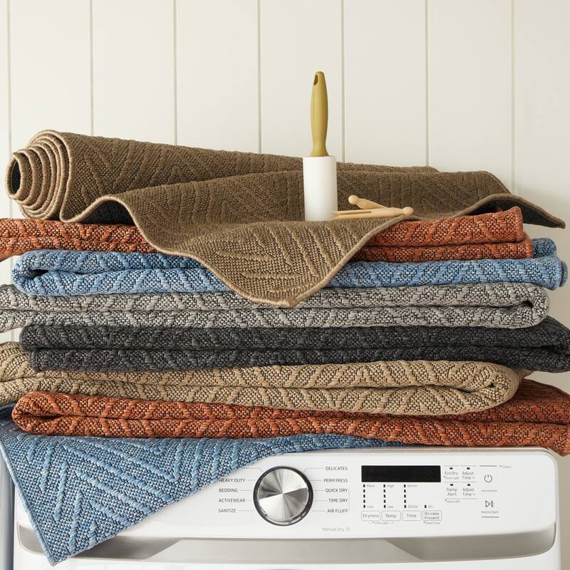 TOWN & COUNTRY BASICS Pax Herringbone Textured Solid Machine Washable Area Rug Brown