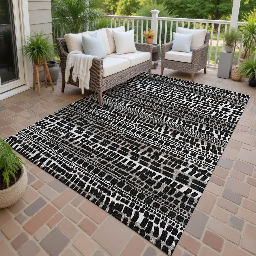 Machine Washable Indoor/ Outdoor Modern Winfield Chantille Rug