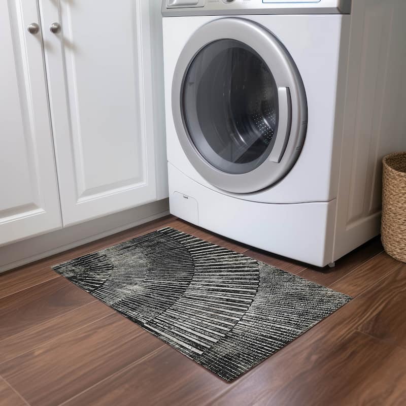 Machine Washable Indoor/ Outdoor Modern Fan Chantille ARug - Black - 1'8" x 2'6"