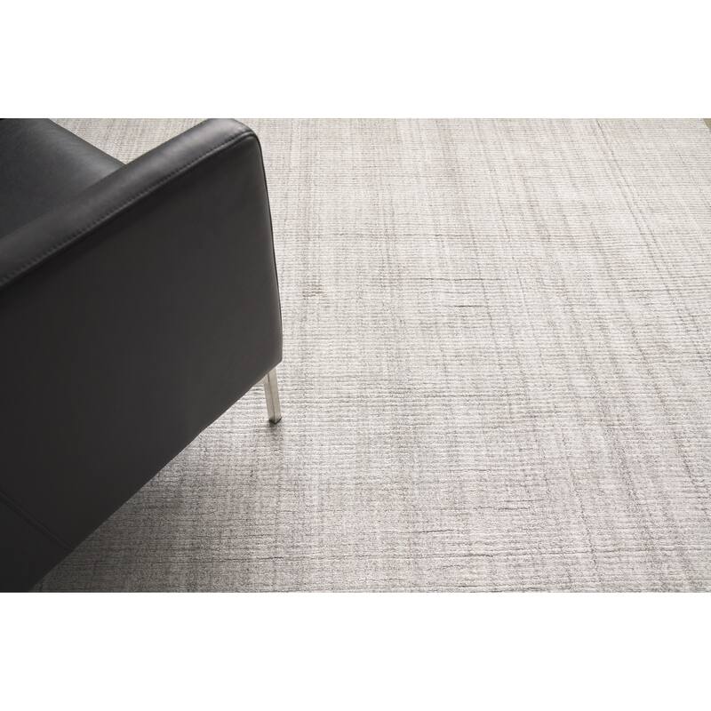 EXQUISITE RUGS Robin Hand-loomed Bamboo Silk/Wool Silver Area Rug.